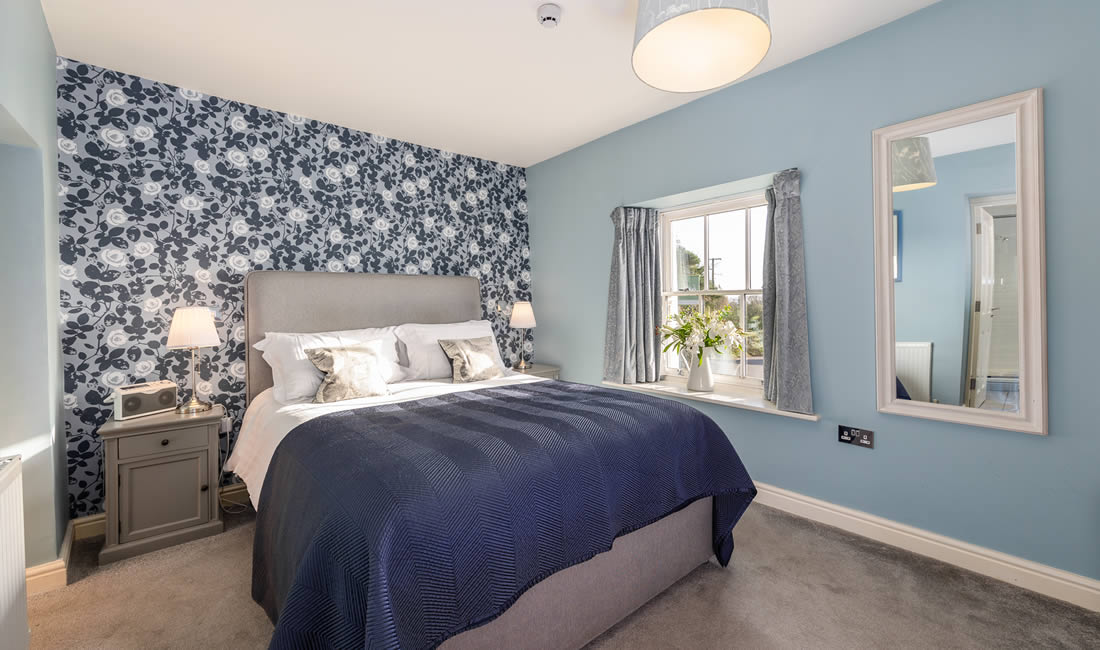summary-cottam-bedroom